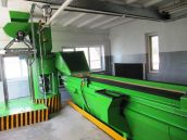 Punkt oceny jakościowej surowca  - ziemniaka - widok na taśmociąg sortowniczy.